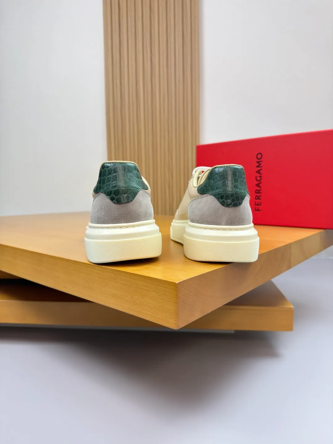 Men's men's shoes 💰440 [New style] 🏃‍♂️🏃‍♂️[Ferragamo] Ferragamo - High-end quality original order·Casual sports shoes -Upper: 🔝Nappa calfskin, suede calfskin, shoe body. Sewing brand totem, tongue air pressure brand logo -Inner: water-dyed cowhide -Outsole: ultra-light TPU foam rubber; molded outsole -Ultra-high quality control and fine workmanship: outstanding (high-end, extravagance, grade) -Size: 38-45 (46, can be customized)